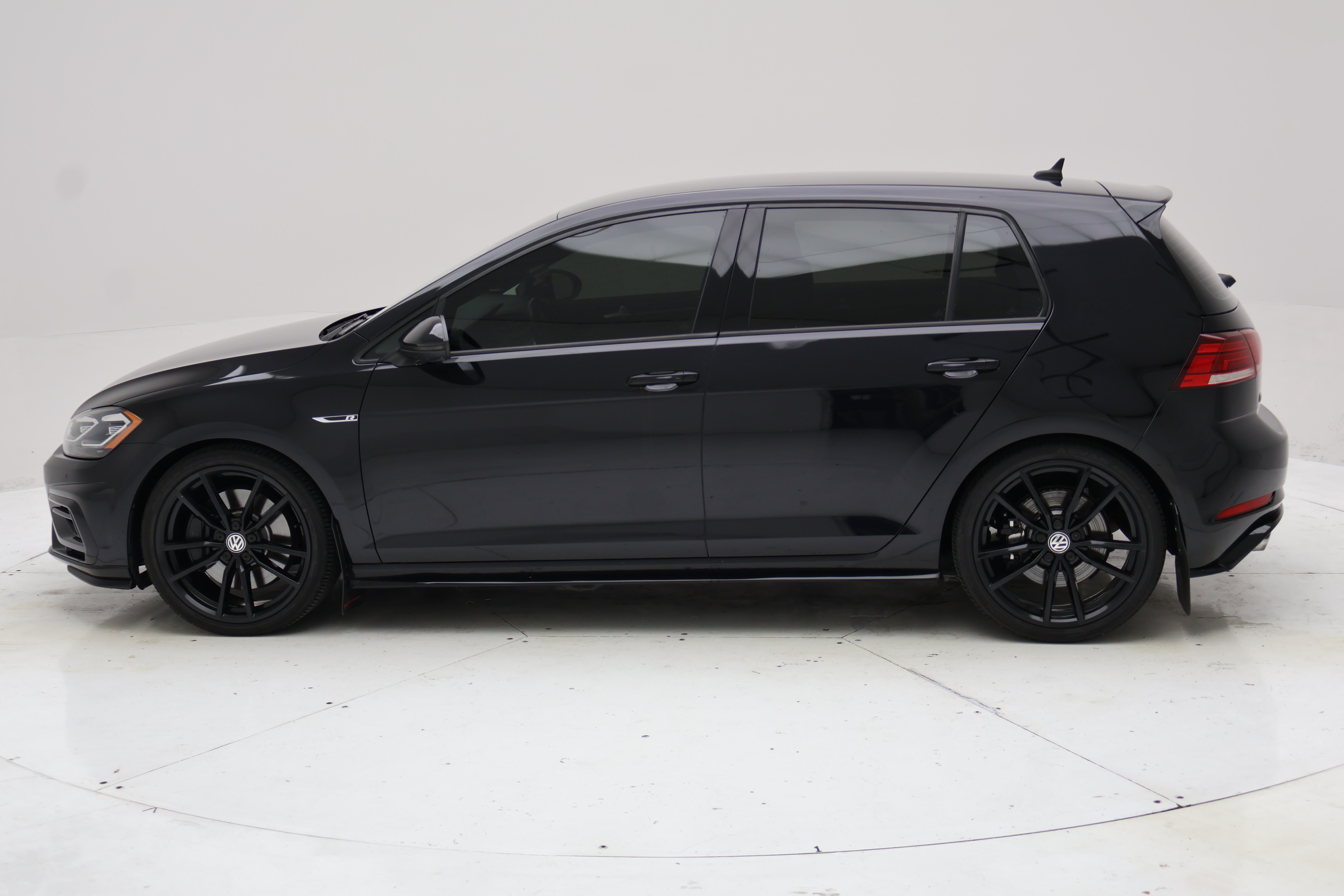 Used 2019 Volkswagen Golf R 4-Door AWD/4WD image 4
