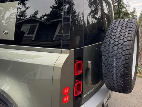 Used 2022 Land Rover Defender 110 image 6