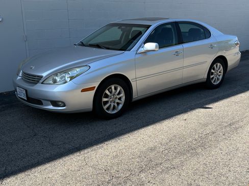 Used 2002 Lexus ES 330 FWD image 1