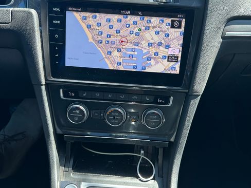 Used 2019 Volkswagen e-Golf SEL Premium image 11