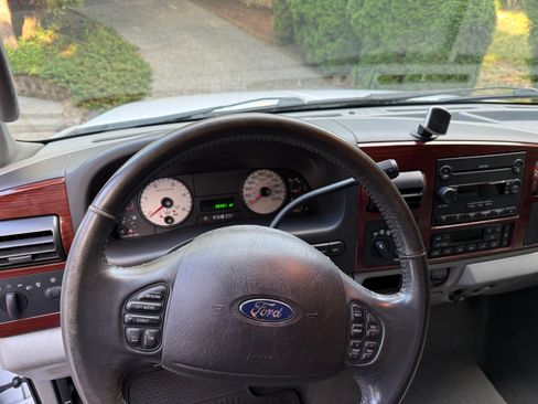 Used 2005 Ford F250 Lariat AWD/4WD image 4