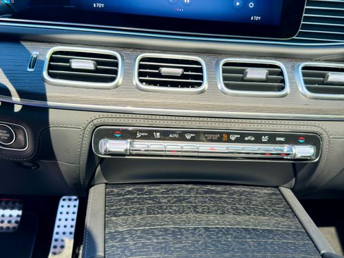 Used 2025 Mercedes-Benz GLE 53 AMG 4MATIC image 4