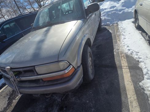 Used 2003 Chevrolet S10 Pickup LS image 1