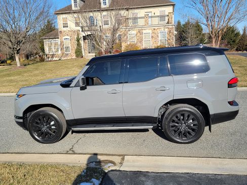 Used 2024 Lexus GX 550 image 5