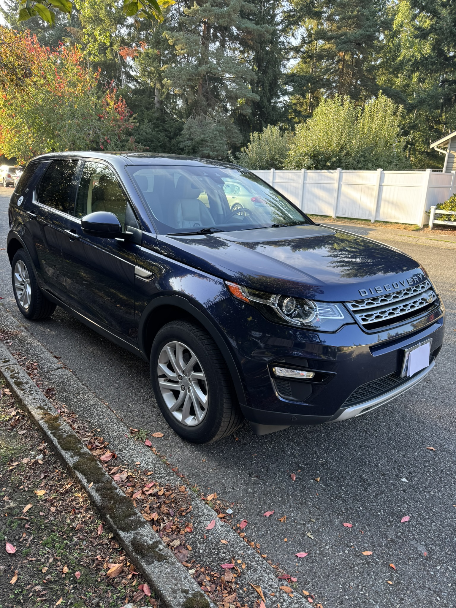 Used 2016 Land Rover Discovery Sport HSE AWD/4WD image 1