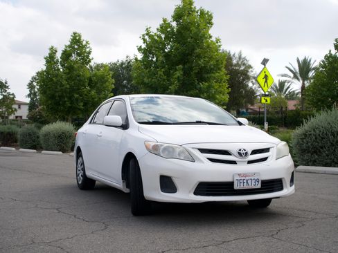 Used 2012 Toyota Corolla LE FWD image 6