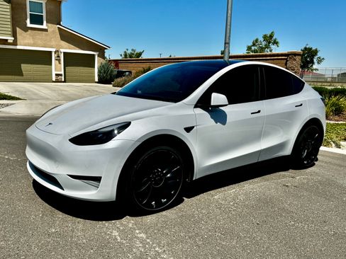 Used 2022 Tesla Model Y Performance AWD/4WD image 4