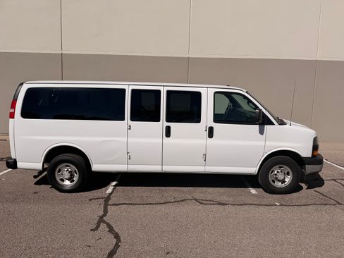 Used 2019 Chevrolet Express 3500 LS image 1