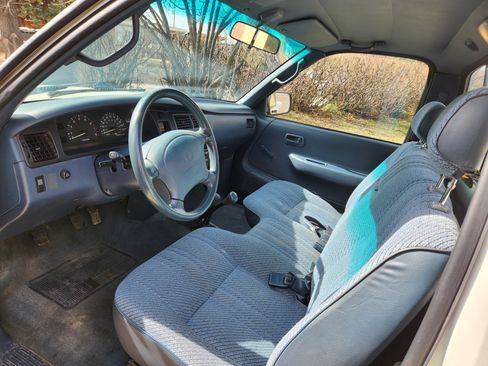 Used 1994 Toyota T100 DX image 9