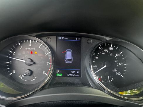 Used 2018 Nissan Rogue SV image 9