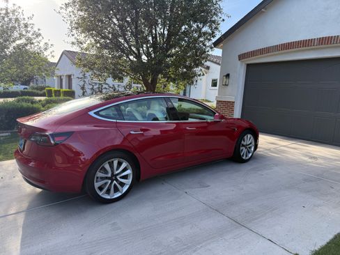 Used 2020 Tesla Model 3 Standard Range Plus RWD image 4