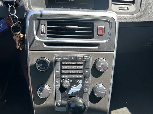 Used 2012 Volvo S60 T5 image 12