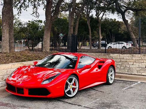Used 2018 Ferrari 488 GTB image 6