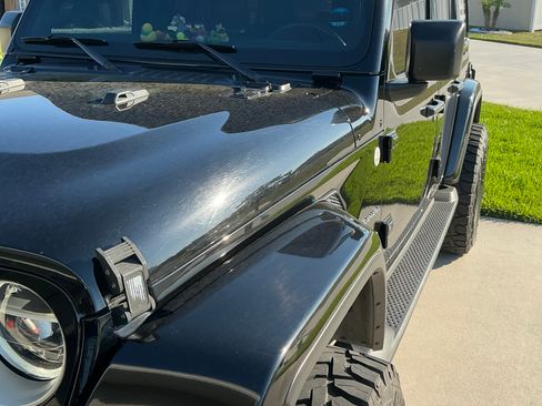 Used 2019 Jeep Wrangler Unlimited Sahara w/ Uconnect 4C Nav & Sound Group AWD/4WD image 2