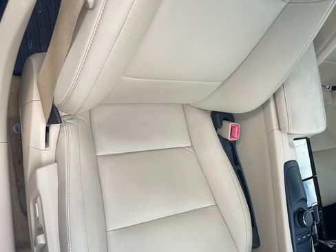 Used 2013 Lexus ES 300h image 16