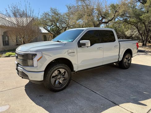 Used 2023 Ford F150 Lightning Lariat w/ Equipment Group 511A High image 5