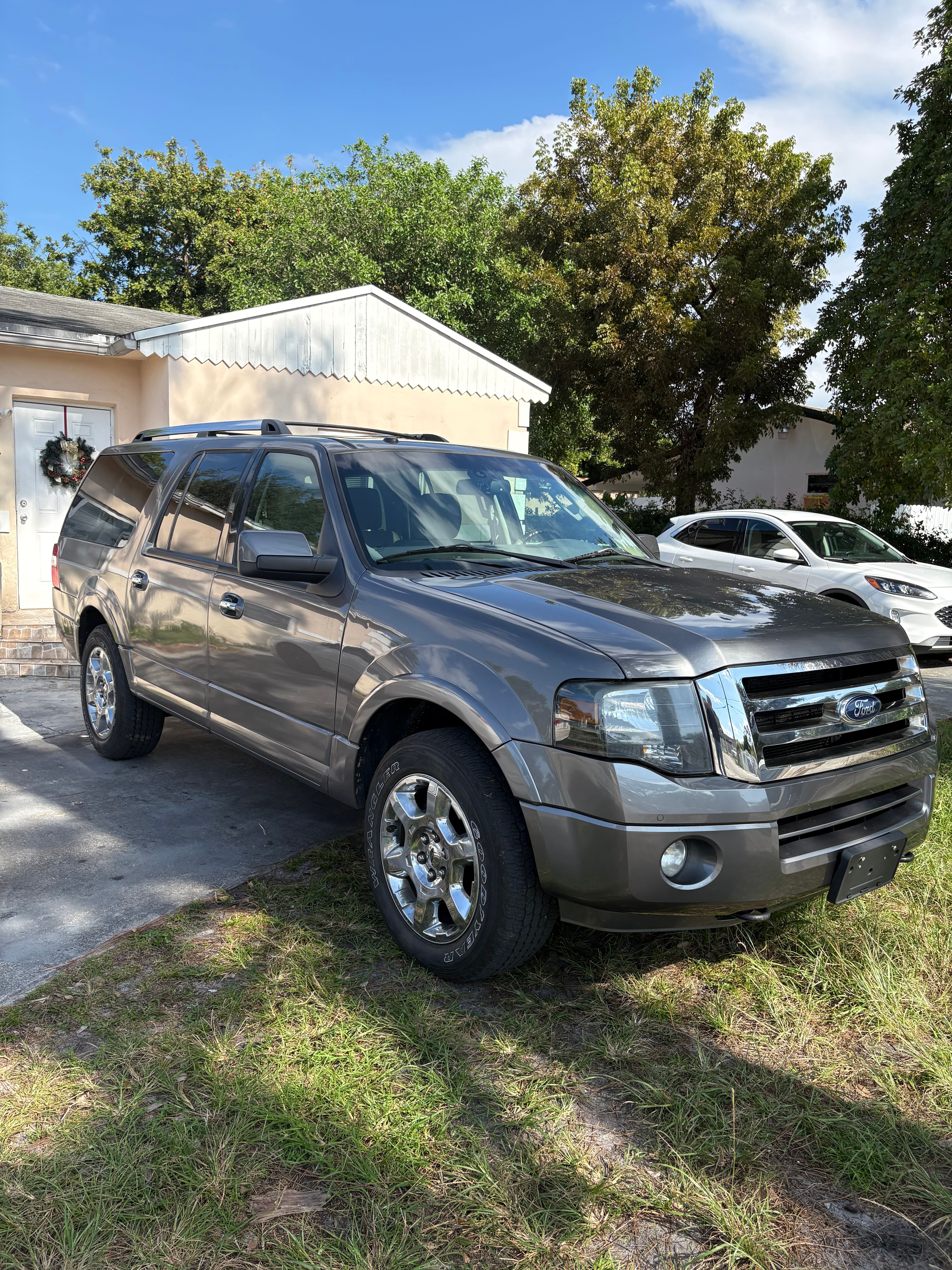 Used 2014 Ford Expedition EL Limited w/ Equipment Group 301A RWD image 2