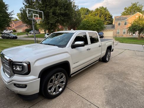 Used 2018 GMC Sierra 1500 Denali w/ Denali Ultimate Package AWD/4WD image 5