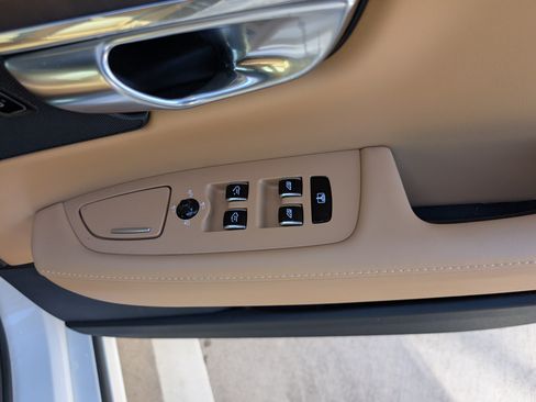 Used 2023 Volvo S90 T8 Ultimate image 21