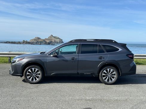 Used 2023 Subaru Outback Limited image 2