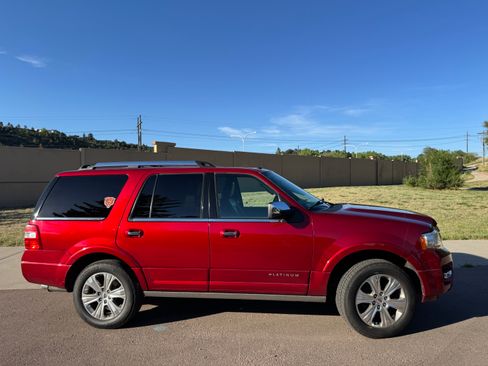 Used 2015 Ford Expedition Platinum AWD/4WD image 2