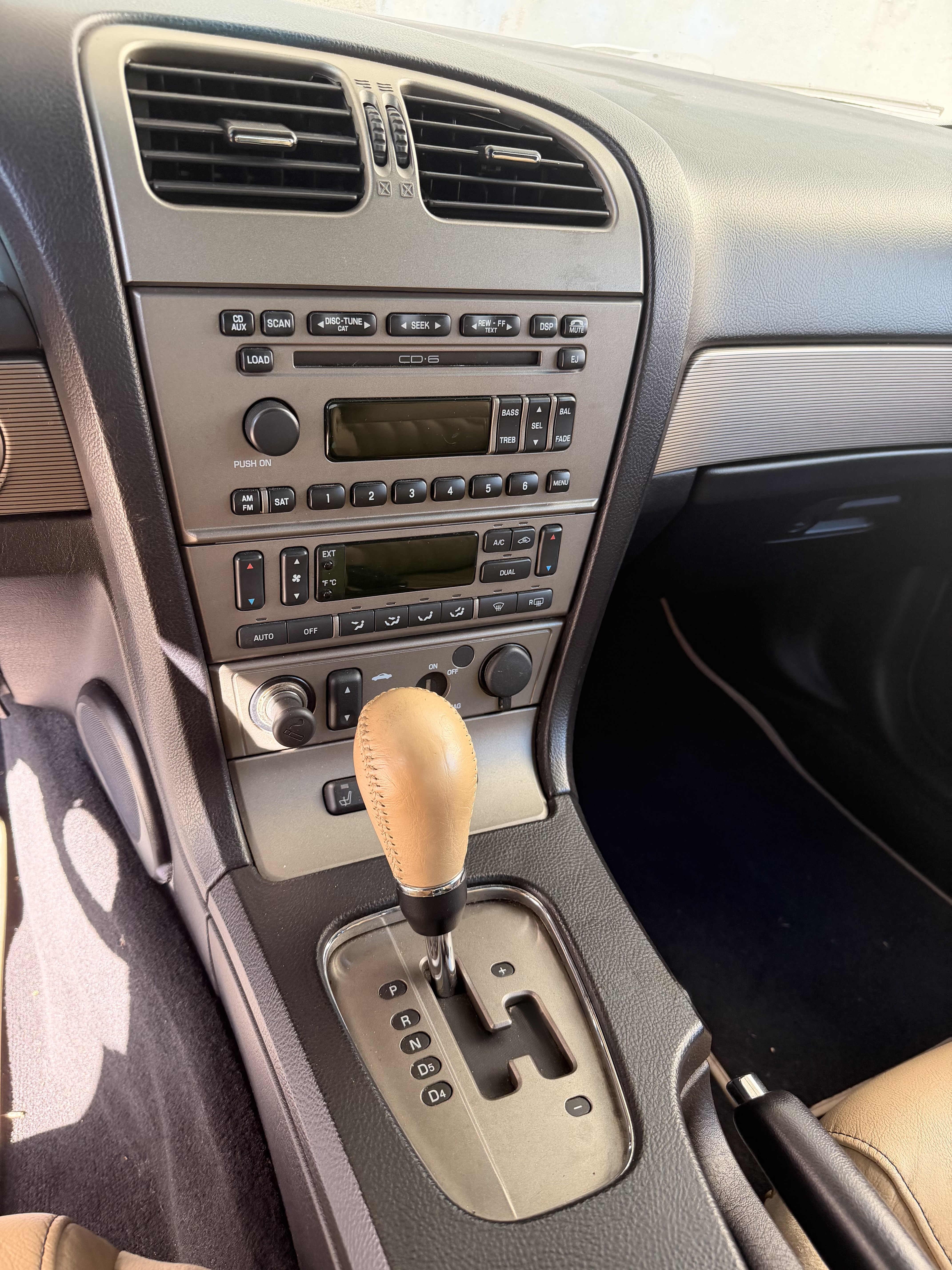 Used 2004 Ford Thunderbird RWD image 3