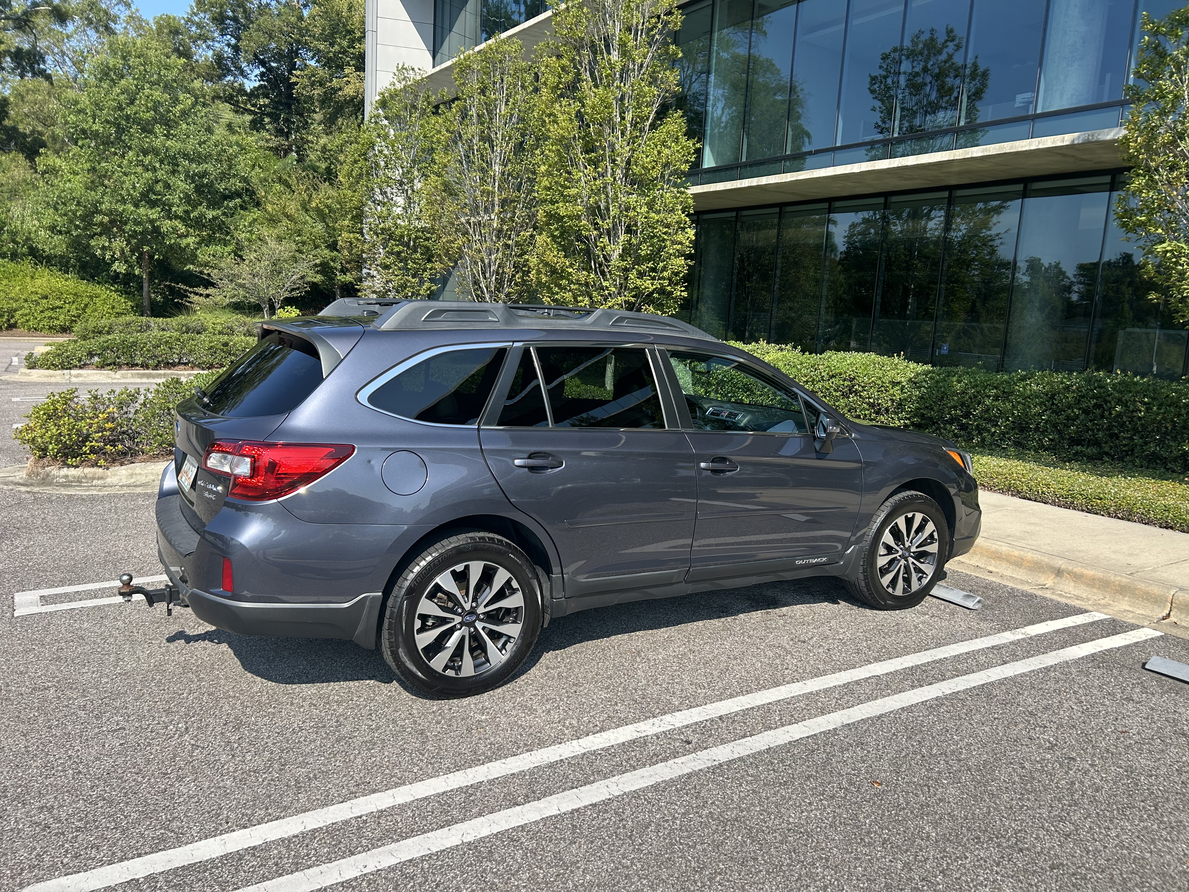 Used 2015 Subaru Outback 3.6R Limited AWD/4WD image 4