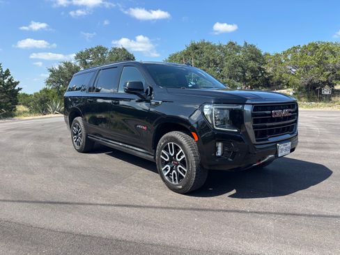 Used 2021 GMC Yukon XL AT4 w/ AT4 Premium Package AWD/4WD image 2