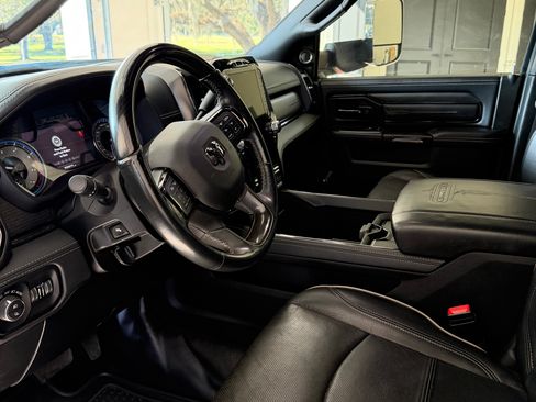 Used 2022 RAM 5500 4x4 Crew Cab image 10