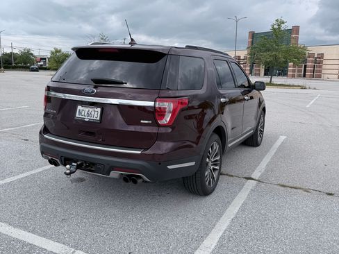 Used 2018 Ford Explorer Platinum AWD/4WD image 2