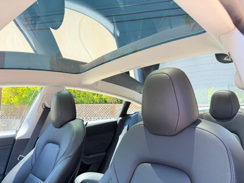Used 2020 Tesla Model 3 Standard Range Plus RWD image 17