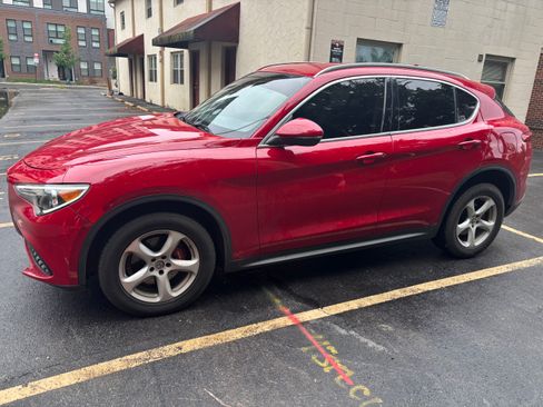 Used 2018 Alfa Romeo Stelvio AWD image 4