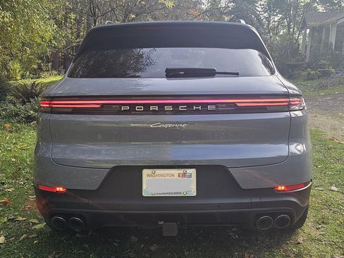 Used 2024 Porsche Cayenne image 9