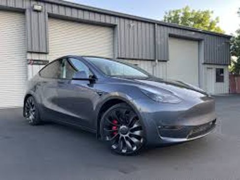 Used 2023 Tesla Model Y Performance image 1