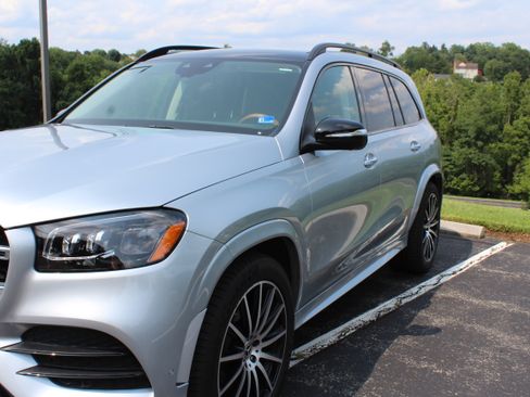 Used 2022 Mercedes-Benz GLS 450 4MATIC image 2