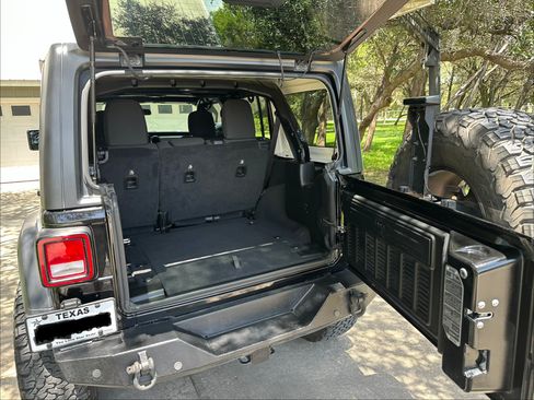Used 2018 Jeep Wrangler Unlimited Sport S AWD/4WD image 19