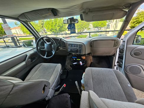 Used 2005 Chevrolet Astro Passenger image 2