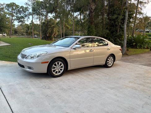 Used 2004 Lexus ES 330 image 1