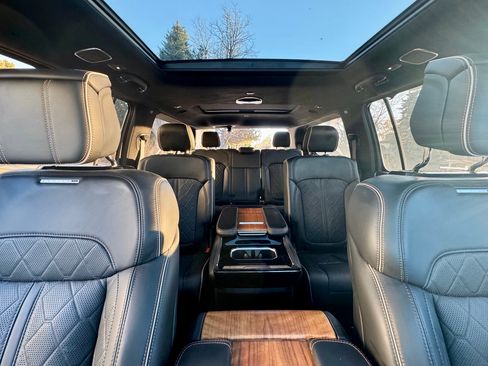 Used 2023 Jeep Grand Wagoneer Series III w/ HD Trailer Tow Package image 10