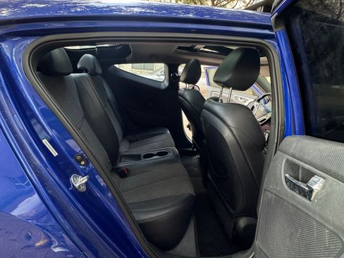 Used 2012 Hyundai Veloster w/ Style Pkg image 20