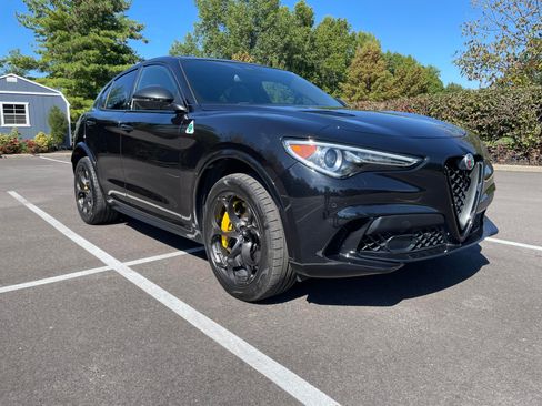 Used 2020 Alfa Romeo Stelvio Quadrifoglio image 8