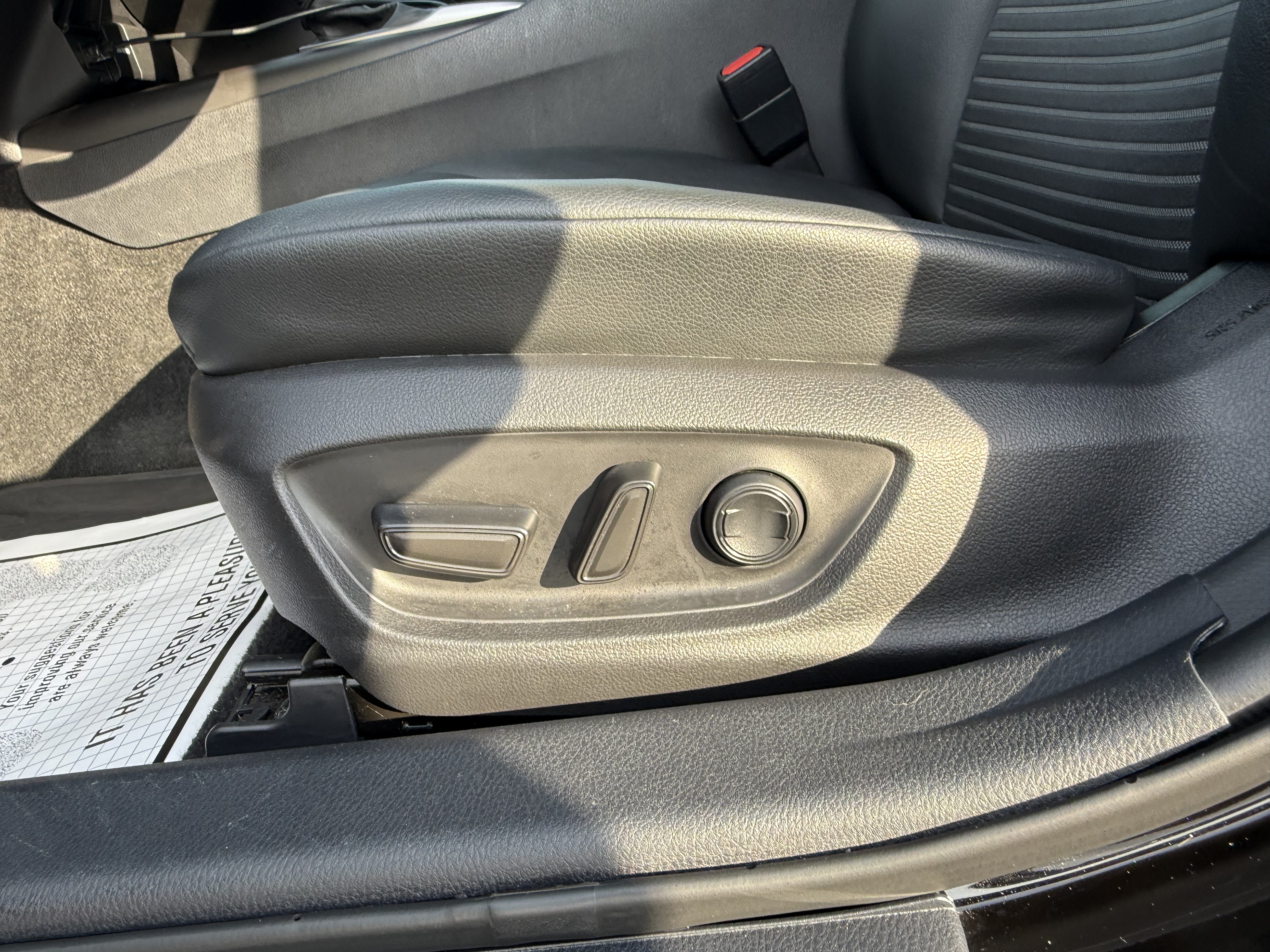 Used 2021 Toyota Camry SE w/ Cold Weather Package FWD image 14