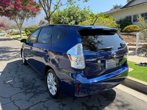 Used 2014 Toyota Prius V Five FWD image 7