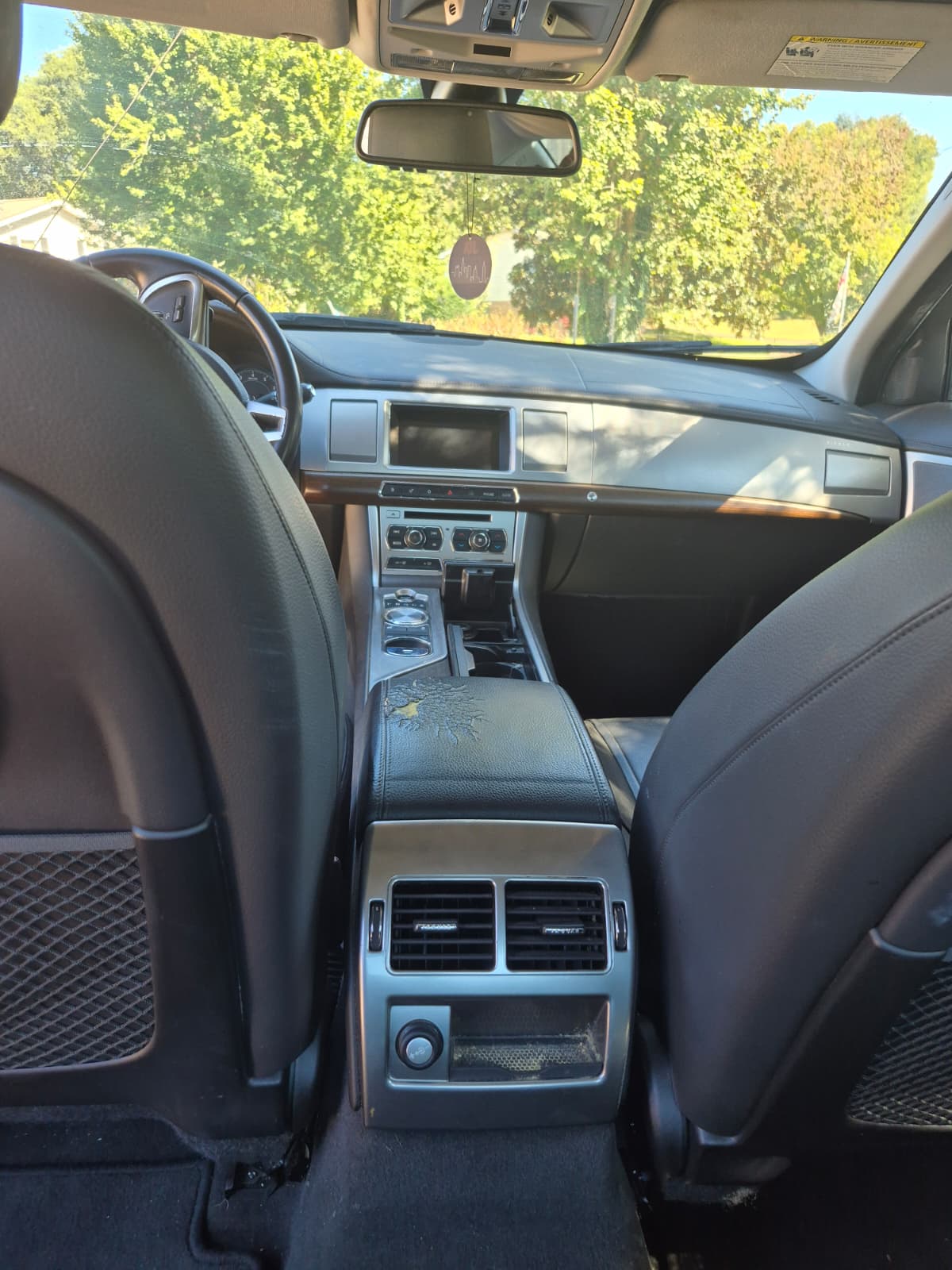 Used 2012 Jaguar XF RWD image 9