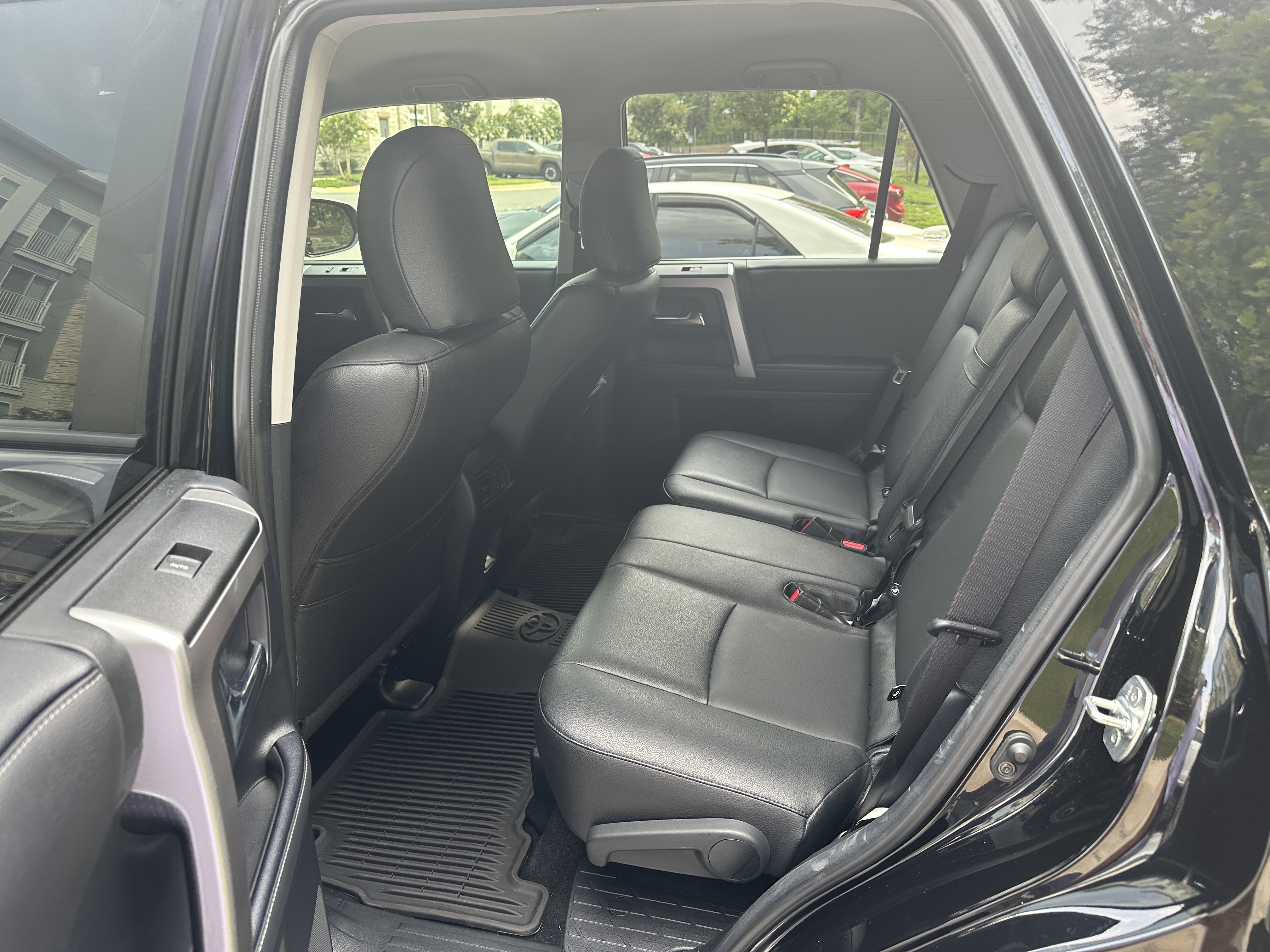 Used 2023 Toyota 4Runner SR5 AWD/4WD image 9