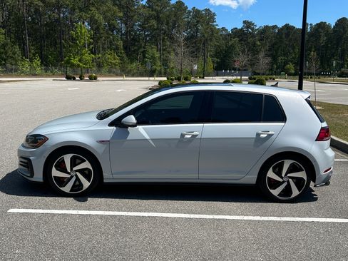 Used 2019 Volkswagen Golf 4-Door FWD image 2