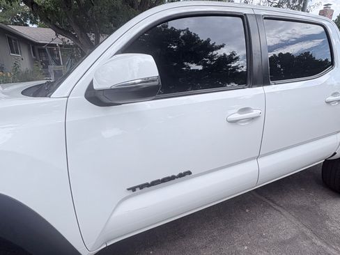 Used 2019 Toyota Tacoma TRD Off-Road w/ Technology Package AWD/4WD image 16