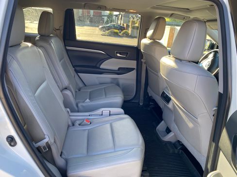 Used 2018 Toyota Highlander Limited AWD/4WD image 10