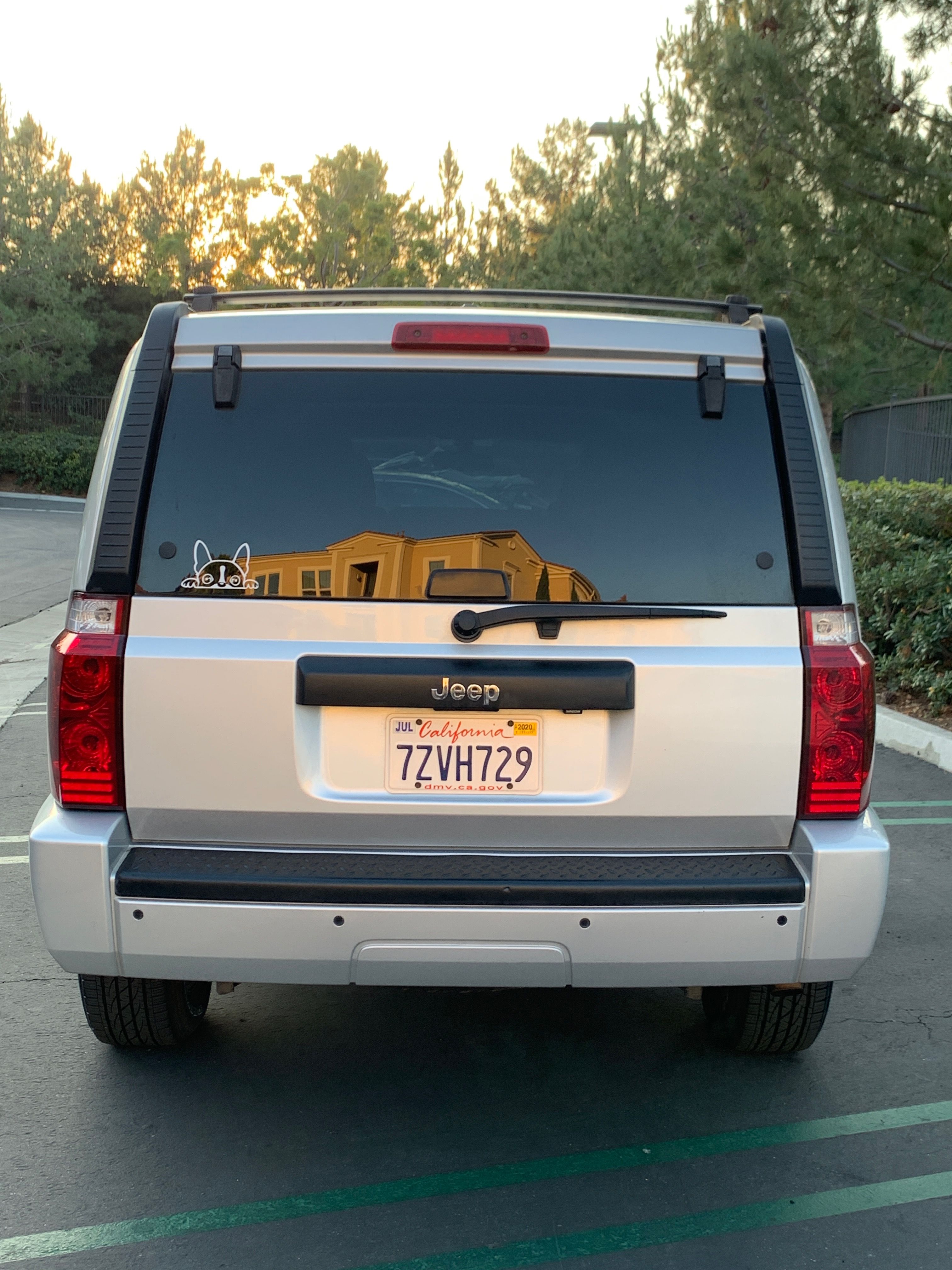 Used 2010 Jeep Commander Sport RWD image 2