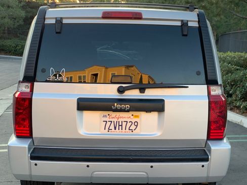 Used 2010 Jeep Commander Sport RWD image 2